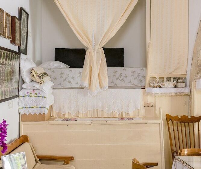 Kamariko Traditional House