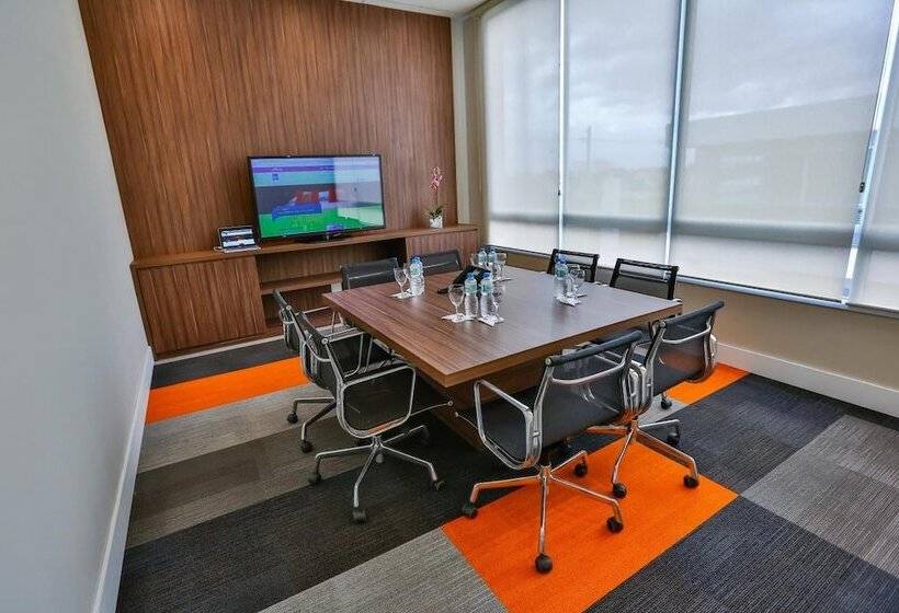 酒店 Summit Suítes Pindamonhangaba