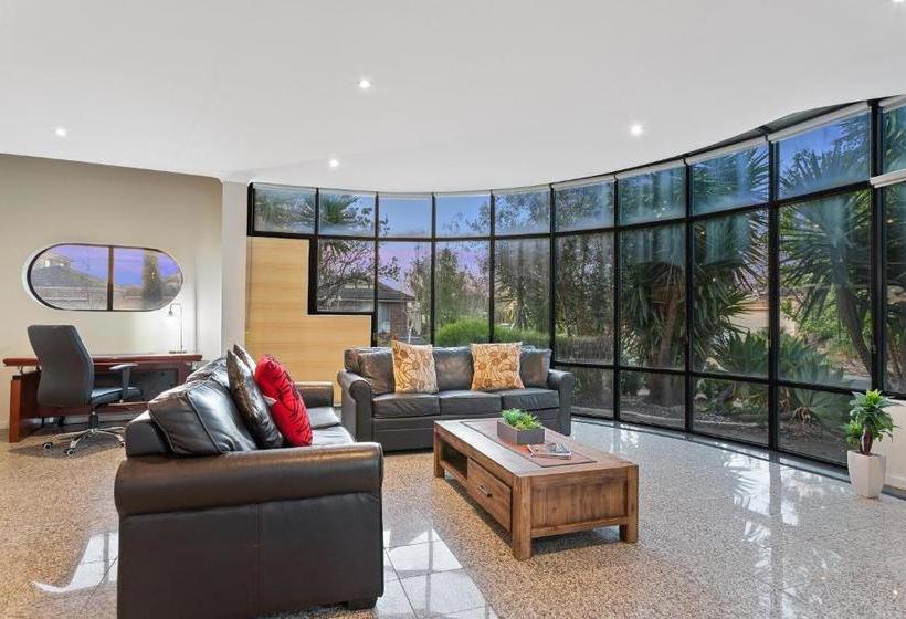 Villa De Marseilles  Melbourne