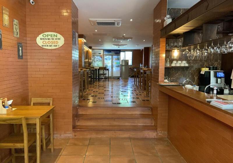 فندق Wake Up Aonang