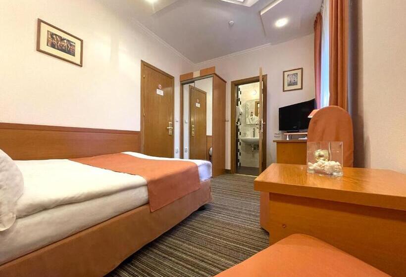 هاستل Economy Room In Hotel Eney