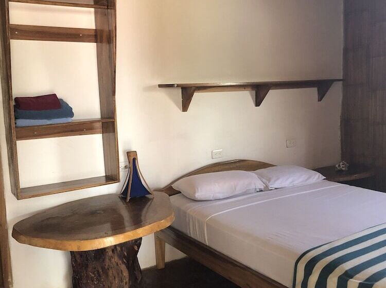 هاستل Hostal Rutamar