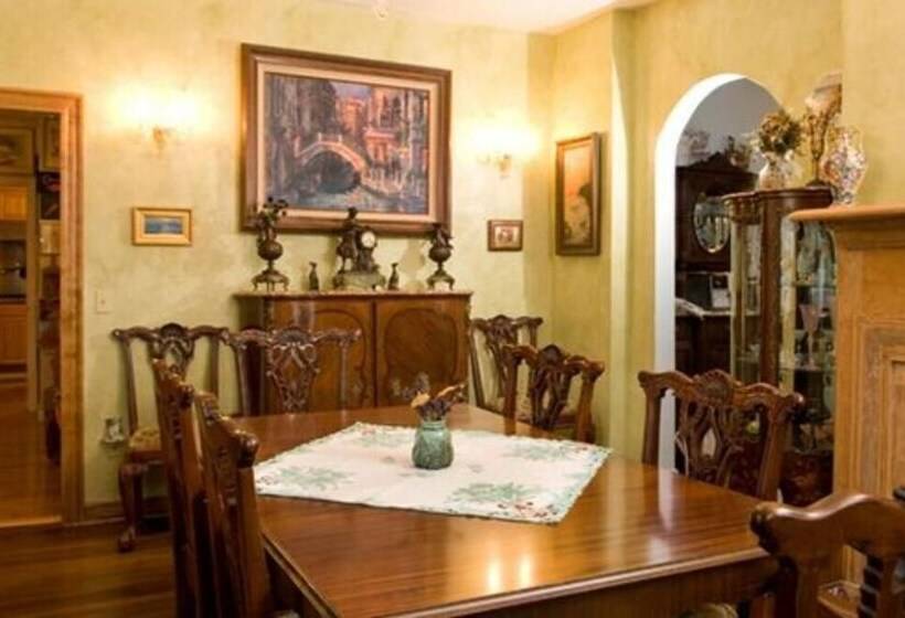 Armistead Cottage B&b