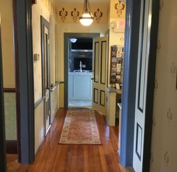 Bed and Breakfast Amherst Inn