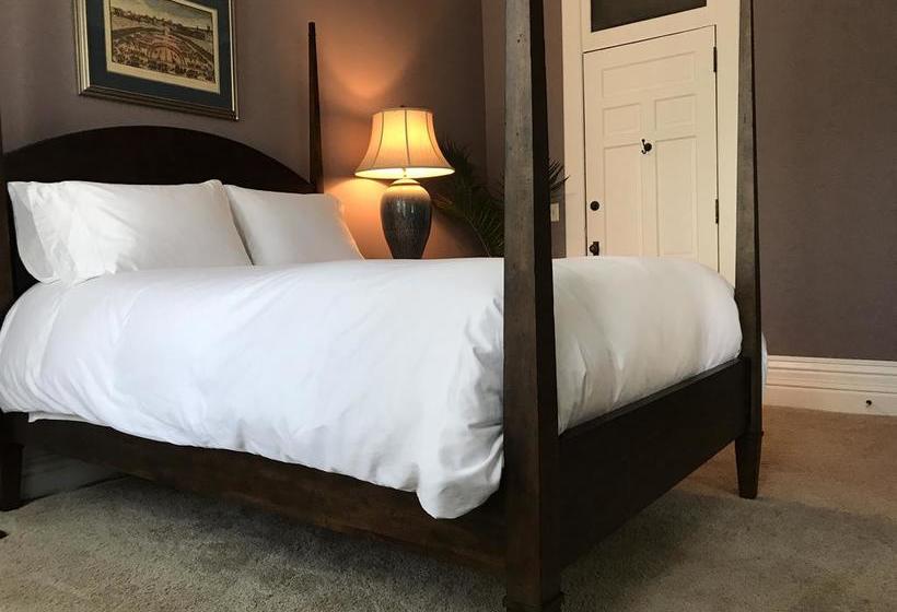 Castle La Crosse Bed And Breakfast