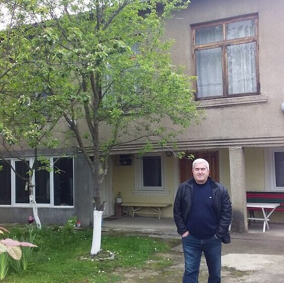 تختخواب و صبحانه Manana