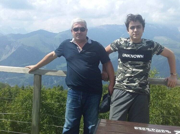 تختخواب و صبحانه Manana