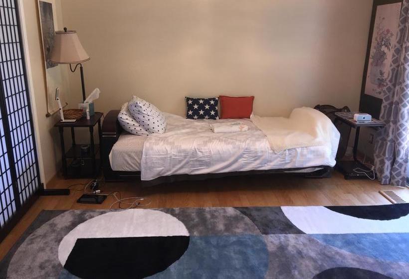 Bed and Breakfast Saratoga House Cars Available