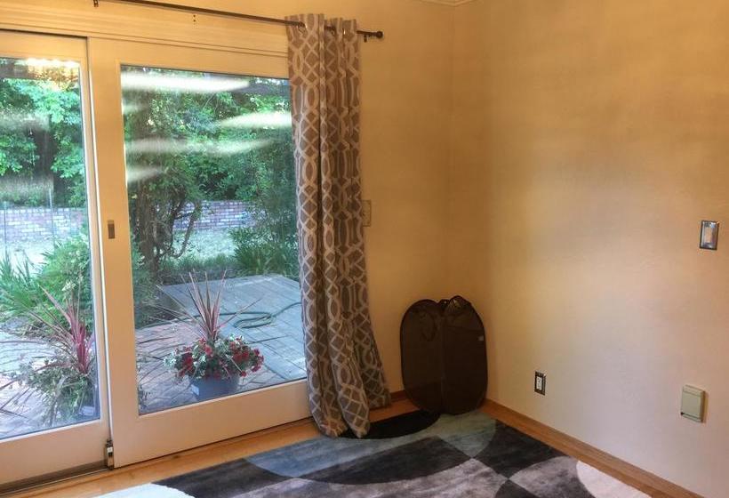 Bed and Breakfast Saratoga House Cars Available