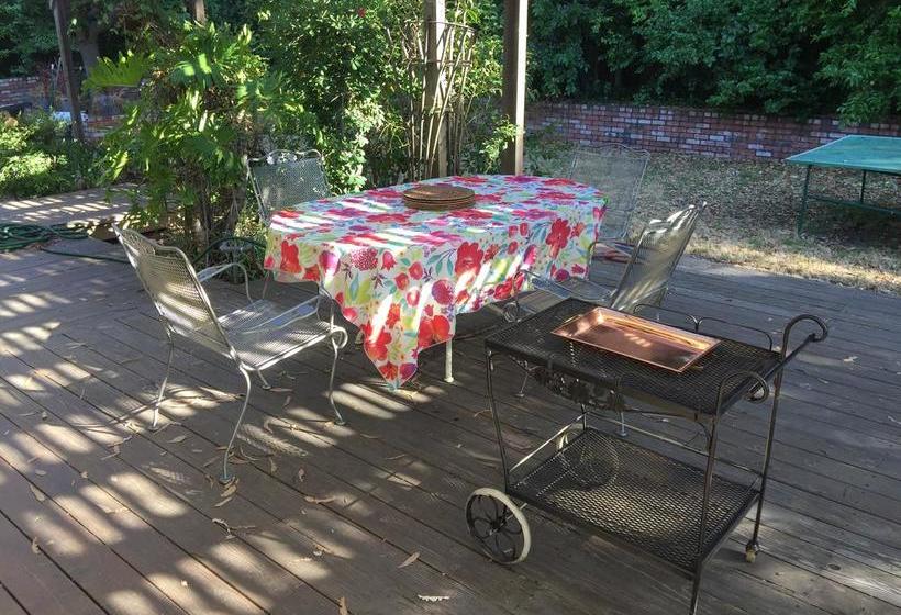 Bed and Breakfast Saratoga House Cars Available