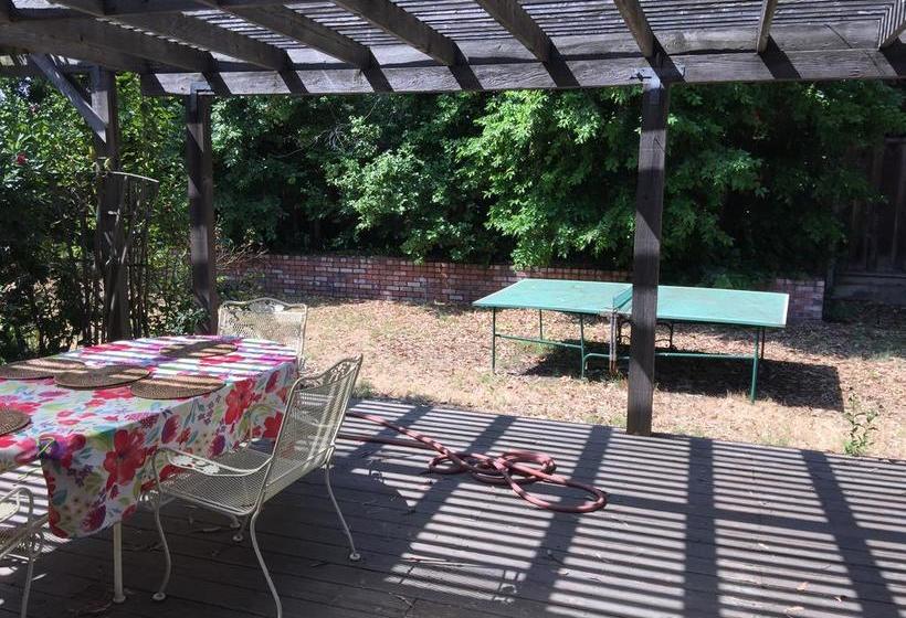 Bed and Breakfast Saratoga House Cars Available