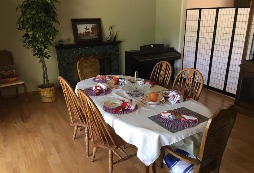 Bed and Breakfast Saratoga House Cars Available