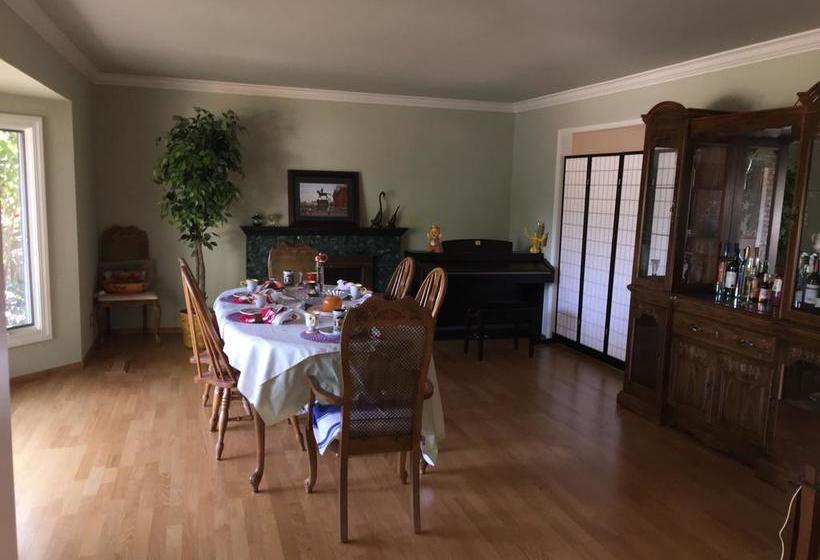 Bed and Breakfast Saratoga House Cars Available