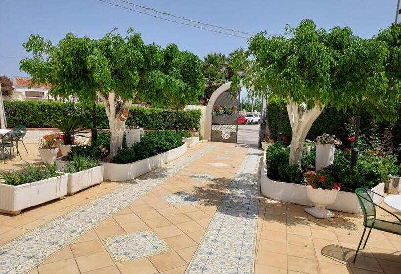 בית מלון כפרי Arenella Beach Rooms