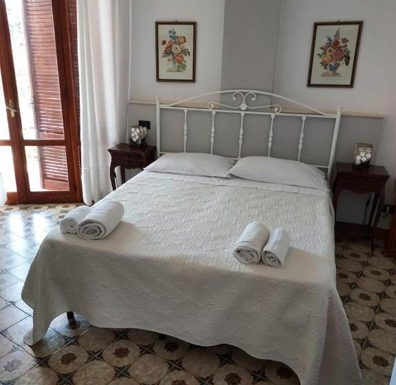 בית מלון כפרי Arenella Beach Rooms