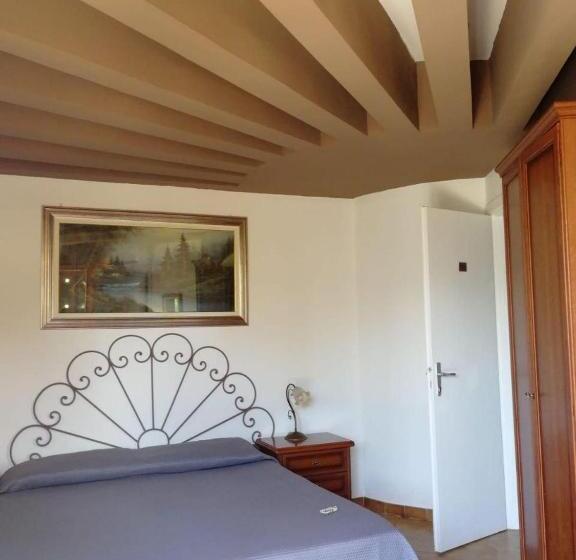 בית מלון כפרי Arenella Beach Rooms