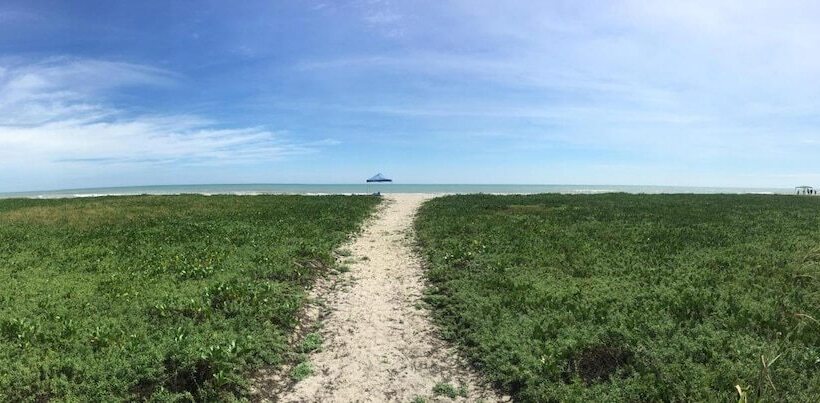 בית מלון כפרי Canoa South Beach