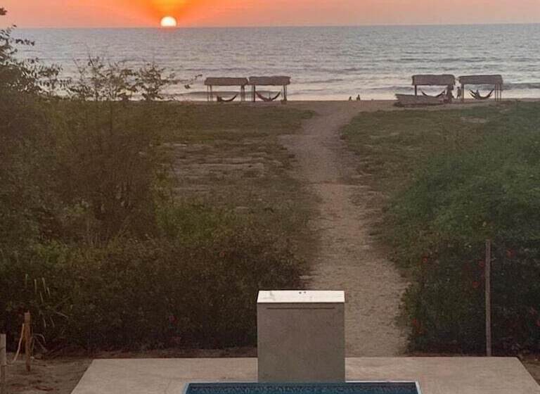 בית מלון כפרי Canoa South Beach