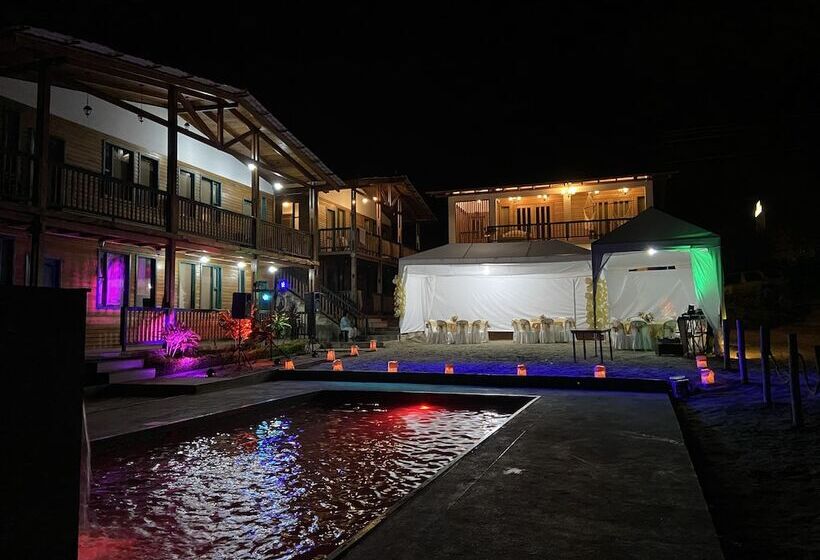 בית מלון כפרי Canoa South Beach