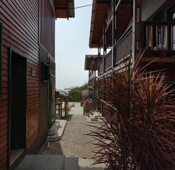 בית מלון כפרי Canoa South Beach