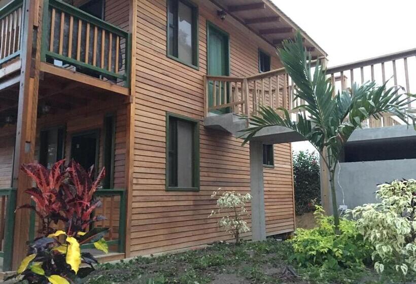 בית מלון כפרי Canoa South Beach