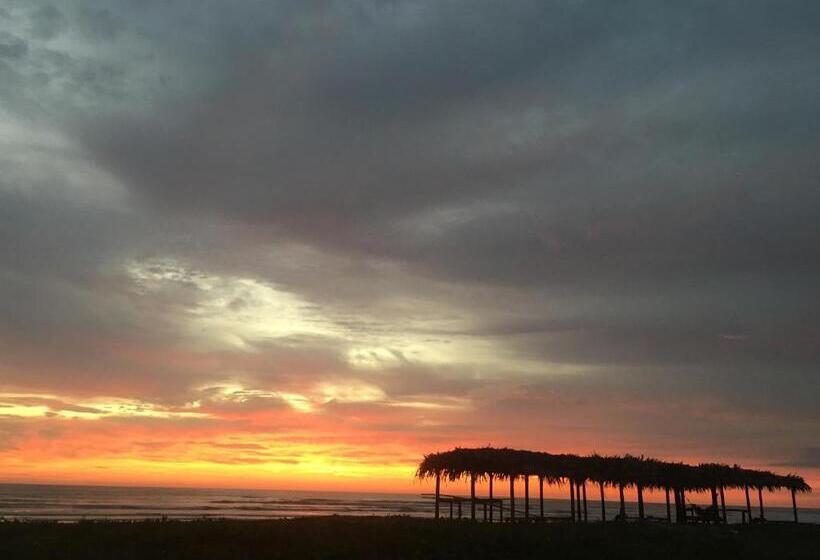 בית מלון כפרי Canoa South Beach