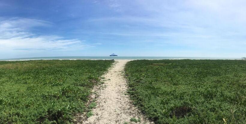 בית מלון כפרי Canoa South Beach