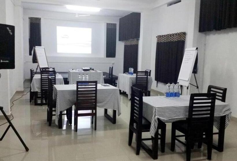 בית מלון כפרי Chillax Vagamon