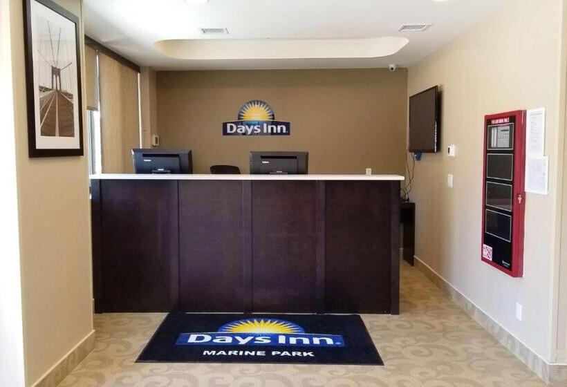 ホテル Days Inn By Wyndham Brooklyn Marine Park