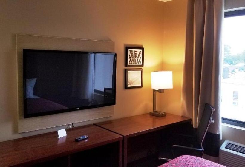 ホテル Days Inn By Wyndham Brooklyn Marine Park