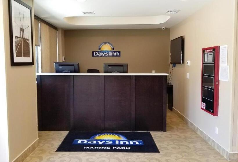 ホテル Days Inn By Wyndham Brooklyn Marine Park