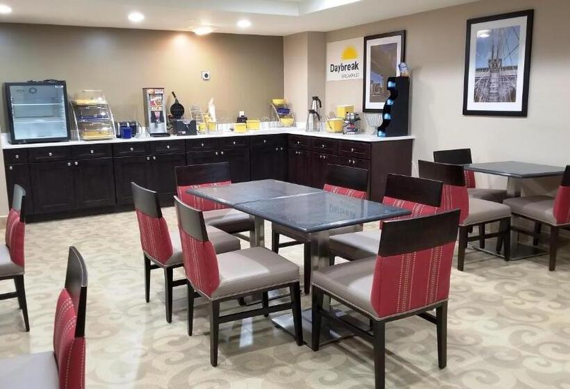 ホテル Days Inn By Wyndham Brooklyn Marine Park