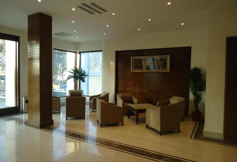 Deventure Hotel, Karnal