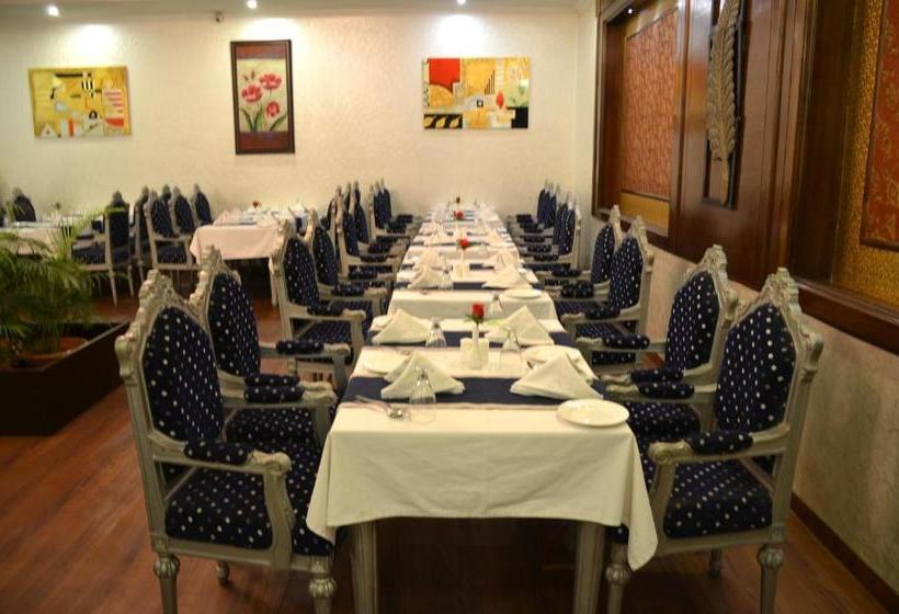 Deventure Hotel, Karnal