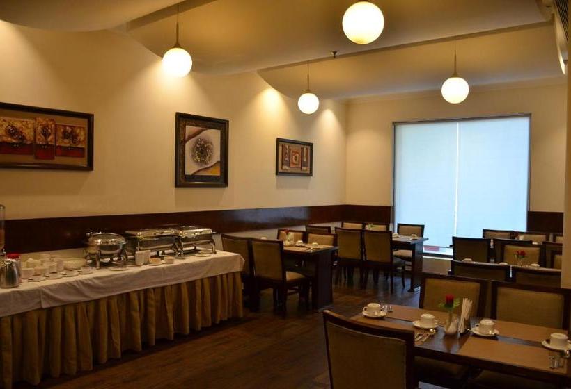 Deventure Hotel, Karnal