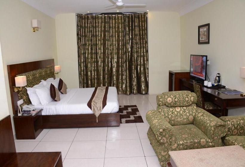 Deventure Hotel, Karnal