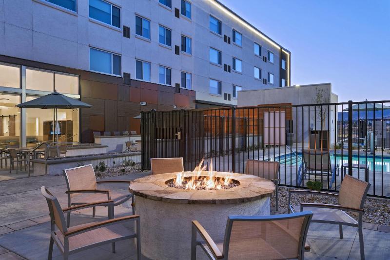 فندق Element Palmdale