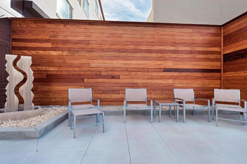 Отель Element Palmdale