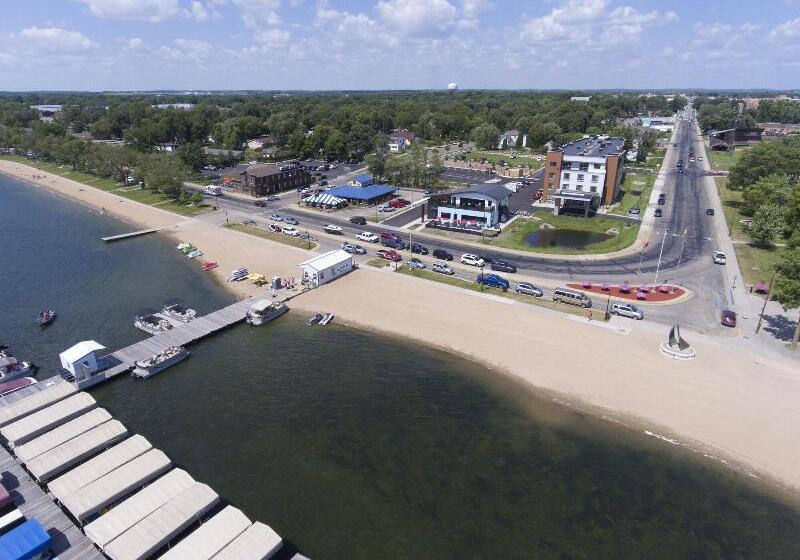 בית מלון כפרי Fairfield Inn & Suites By Marriott Detroit Lakes