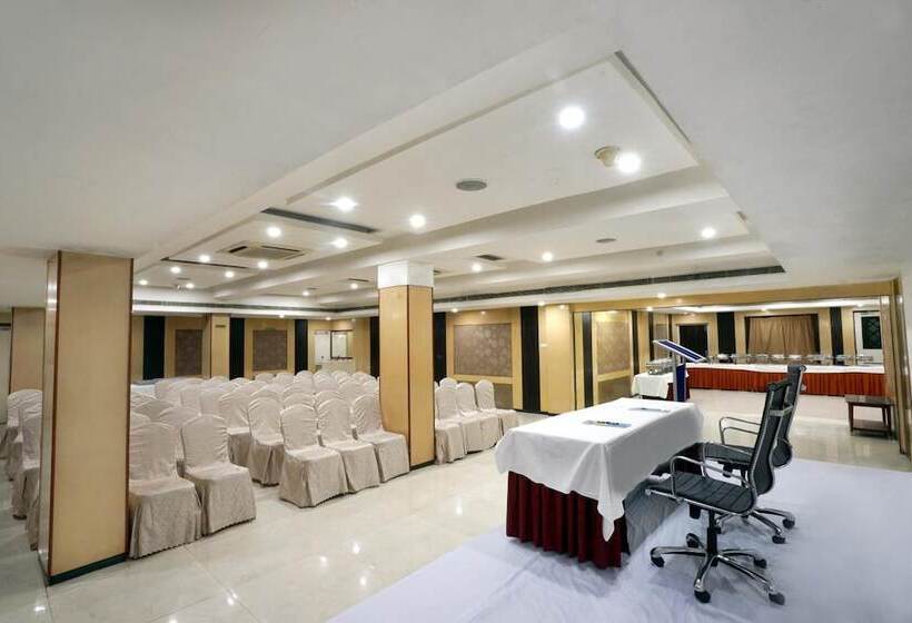 هتل Geetha Regency