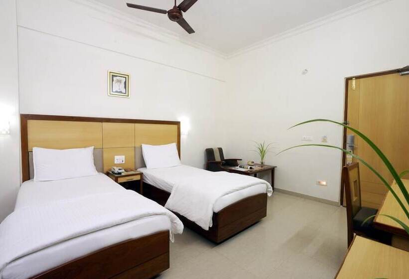 هتل Geetha Regency