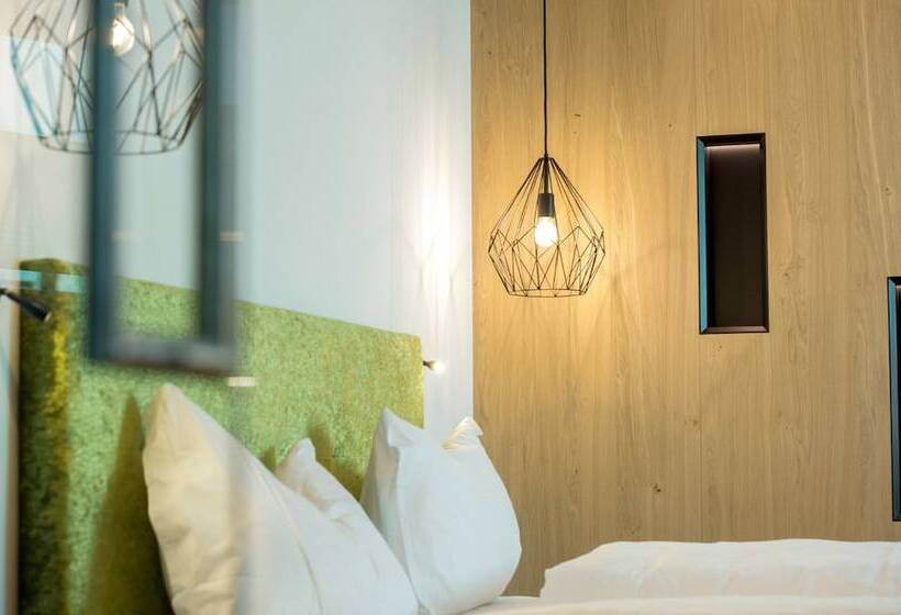 Отель Goldene Traube