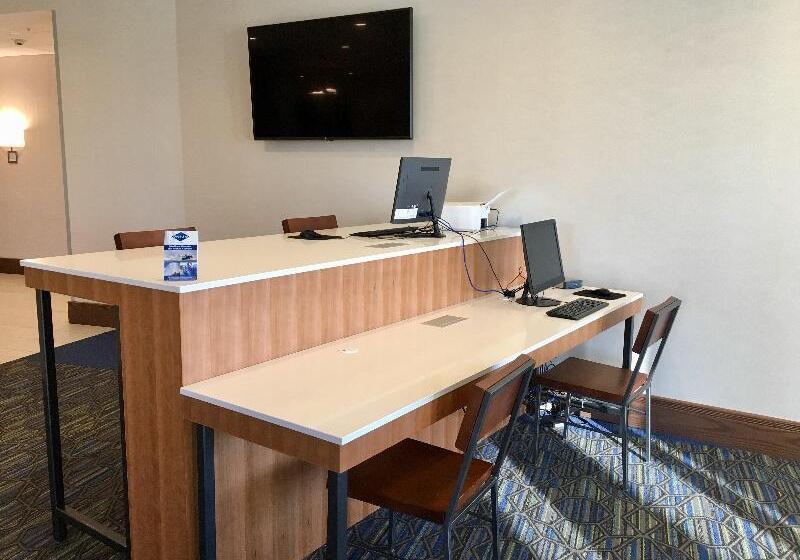 호텔 Holiday Inn Express   Grand Island, An Ihg