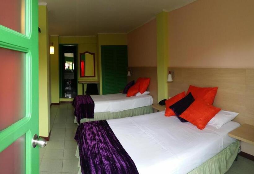 هتل Hosteria Canoa