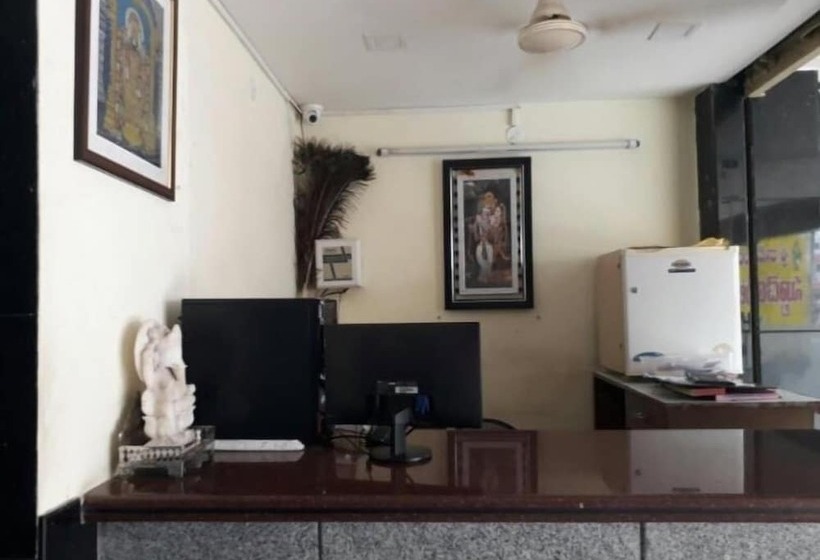 هتل Krishna Grand Inn