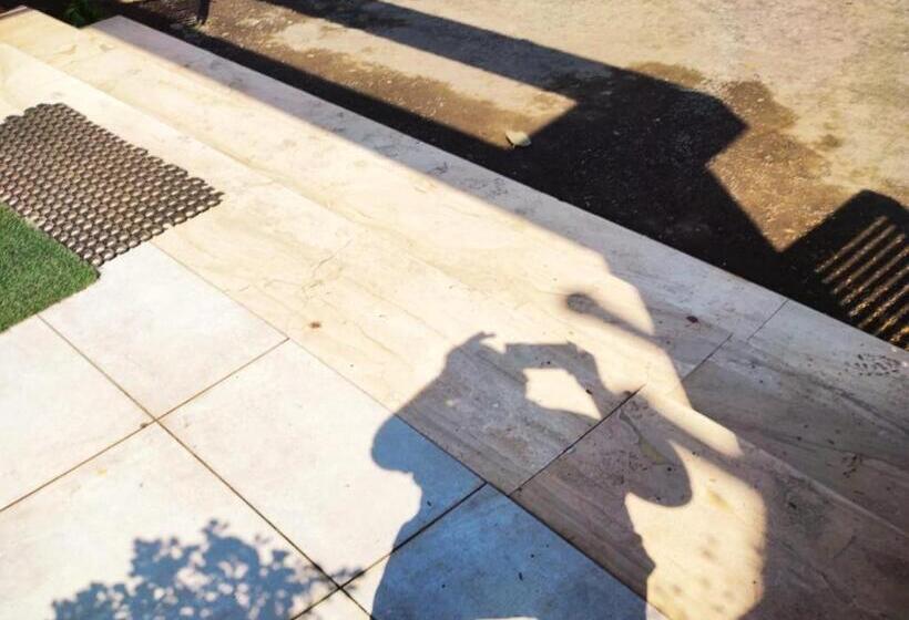 בית מלון כפרי Manasi Inn