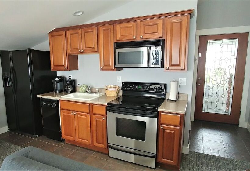 هتل Nelscott Manor