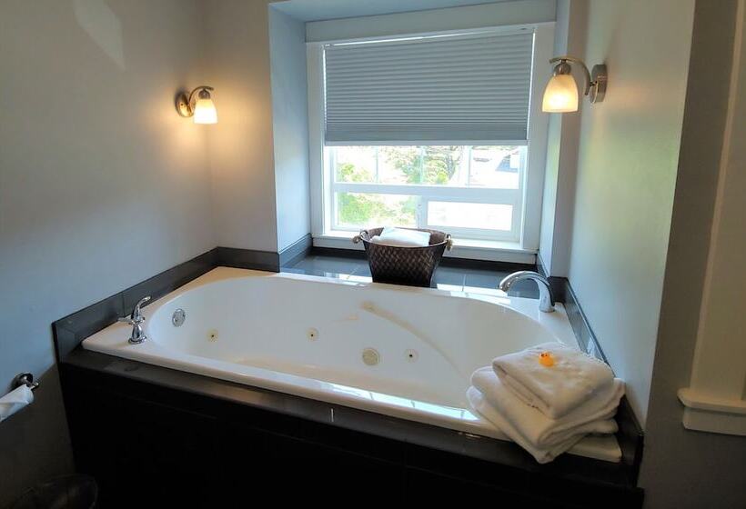 هتل Nelscott Manor