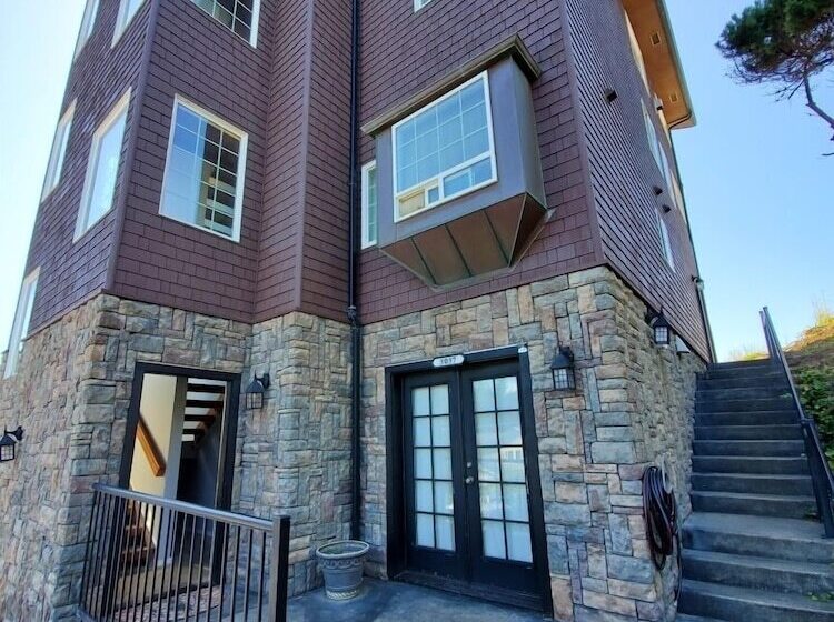 هتل Nelscott Manor