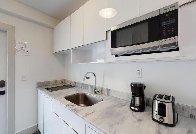 בית מלון כפרי Park Royal Miami Beach